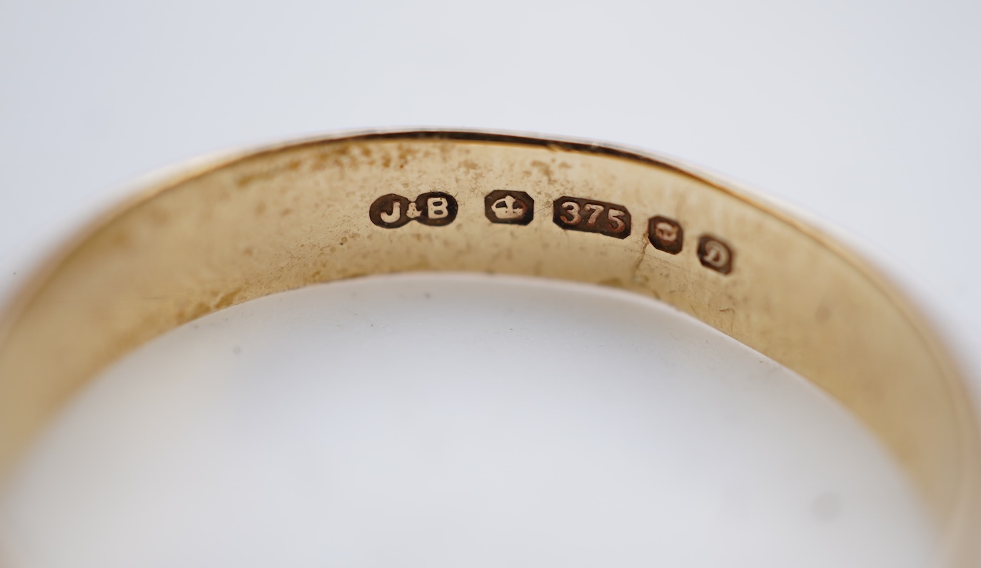 A collection of seven gold rings